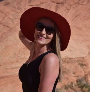 Meet your Posher, Magda